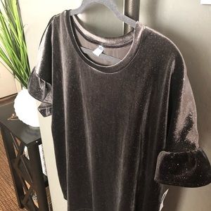 Gray sparkly shirt